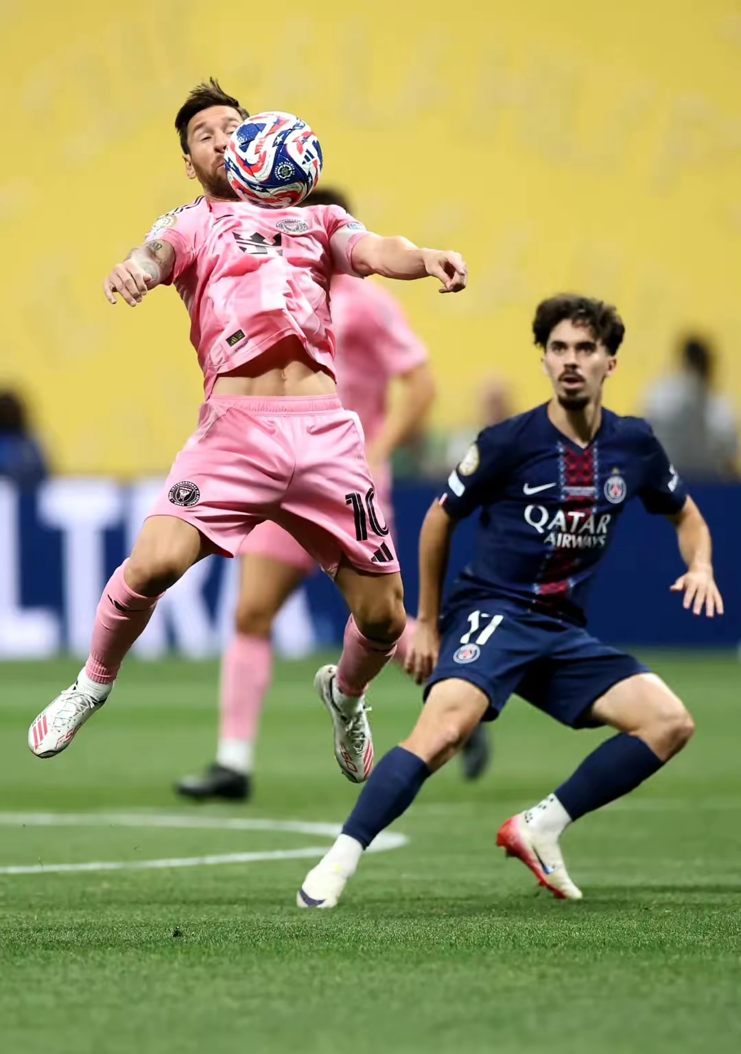 加时末段突围战来临；巴黎圣日耳曼围绕葡超再遭质疑；球迷炸锅；身体对抗强度拉满